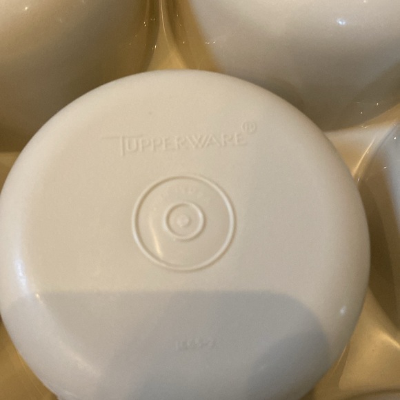 VTG Tupperware almond color divided veggie fruit serving tray take n go lidded - Picture 6 of 6